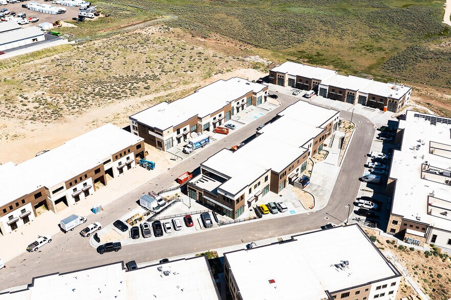 More Photos Of 4554 Forestdale Dr, Park City Light Manufacturing For Sale