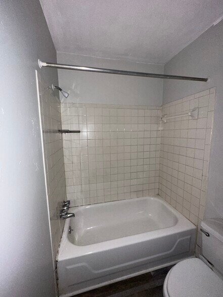 More Photos Of 2001 Lynn Ave SW, Roanoke Apartments For Sale