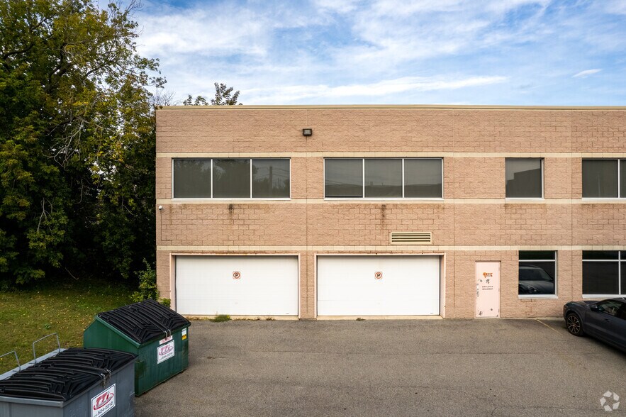 More Photos Of 1855 Rue Saint-Régis, Dollard-des-Ormeaux Office For Lease