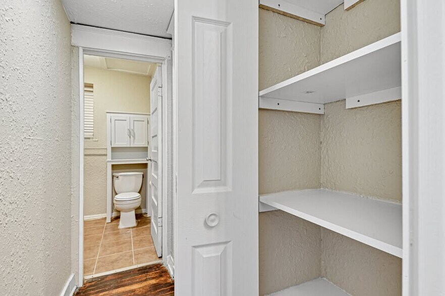 More Photos Of 1114 E Armour Blvd, Kansas City Apartments For Sale