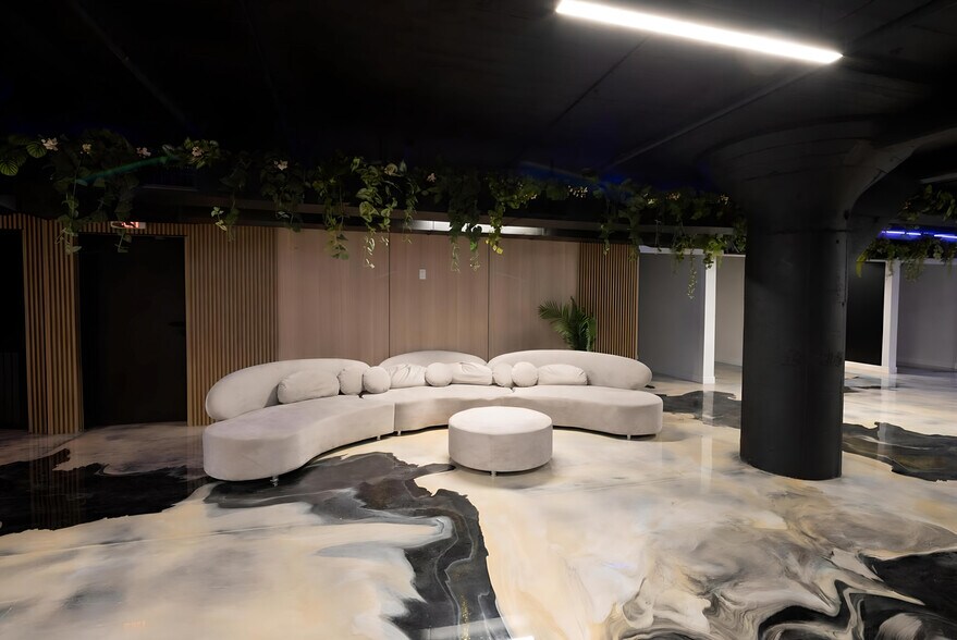 More Photos Of 1114 S Los Angeles St, Los Angeles Warehouse For Sale