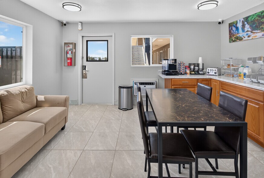 More Photos Of 2111 Whitley Ave, Corcoran Hotel For Sale
