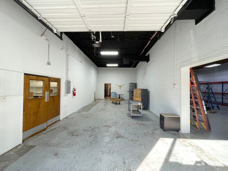 More Photos Of 10702 Fallstone Rd, Houston Flex For Sale