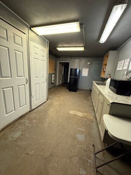 More Photos Of 3408 Industrial Rd E, Homedale Manufacturing For Sale