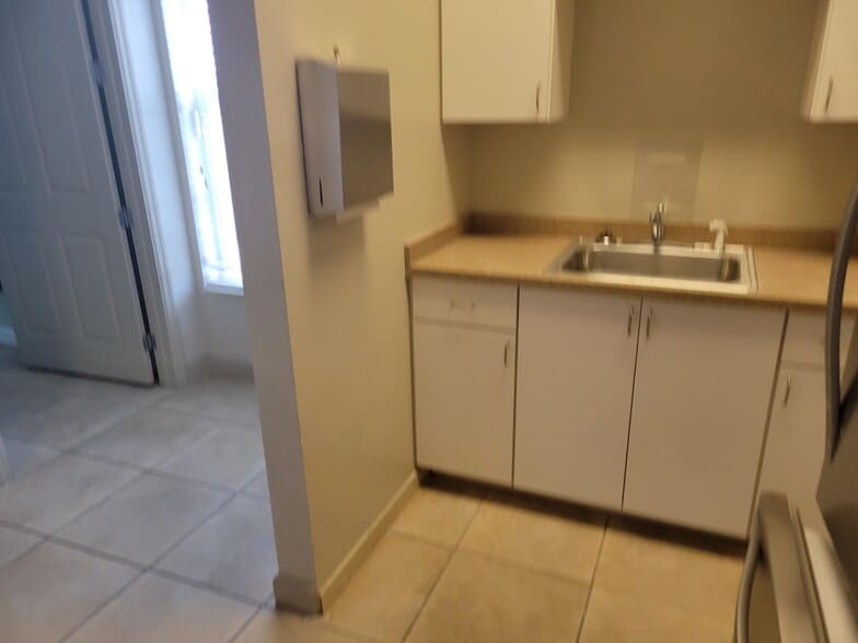 More Photos Of 1000-1032 Tamiami Trl, Port Charlotte Unknown For Lease