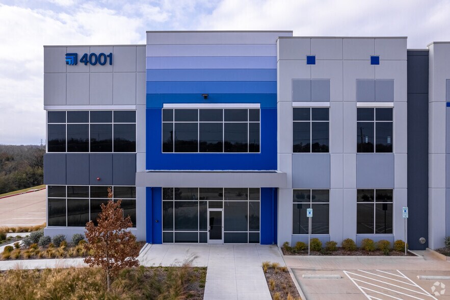 More Photos Of 4001 N Prairie Creek Rd, Dallas Distribution For Lease
