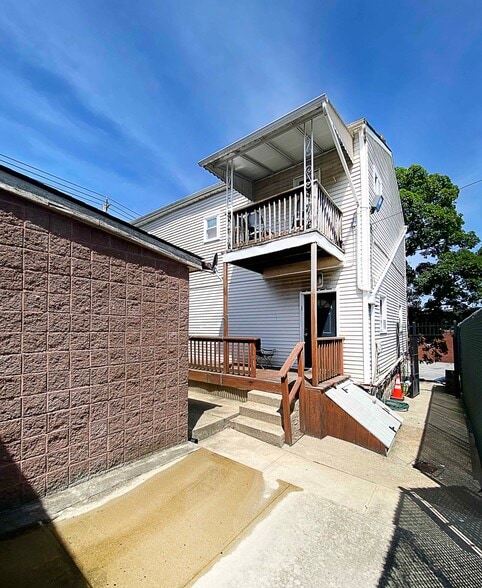 More Photos Of 403 E 3rd St, Mount Vernon Funeral Home For Sale