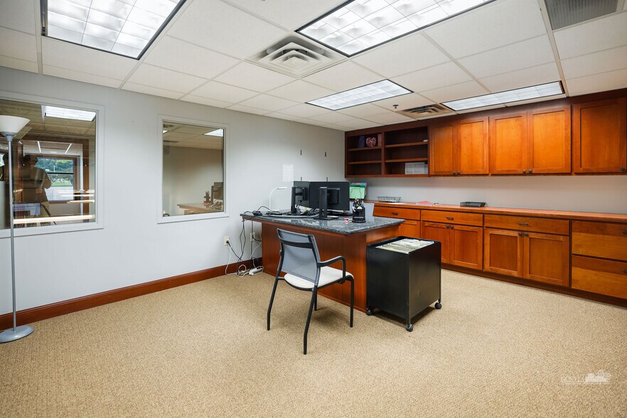 More Photos Of 2200 W Highway 13 W, Burnsville Warehouse For Lease