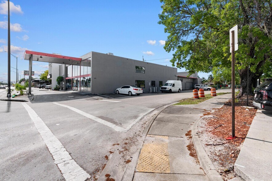 More Photos Of 1500 E Commercial Blvd, Fort Lauderdale Freestanding For Sale