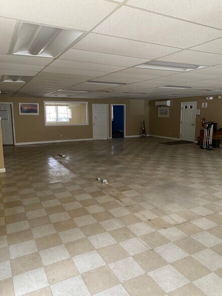 More Photos Of 23 Foundry Ave, Meredith Warehouse For Sale