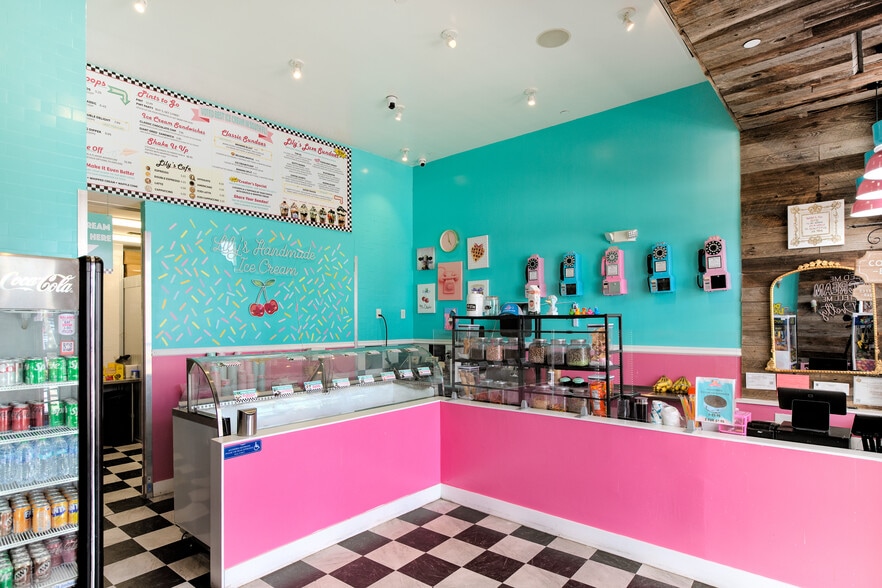 More Photos Of 14601-14891 Biscayne Blvd, Miami Storefront For Lease