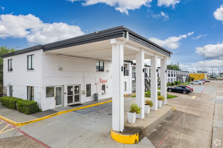 More Photos Of 16884 Northwest Fwy, Houston Hotel For Sale