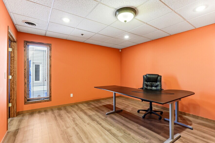 More Photos Of 7479-7491 Cahill Rd, Edina Showroom For Sale
