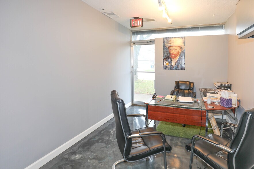 More Photos Of 1024 W 14 Mile Rd, Clawson Freestanding For Sale