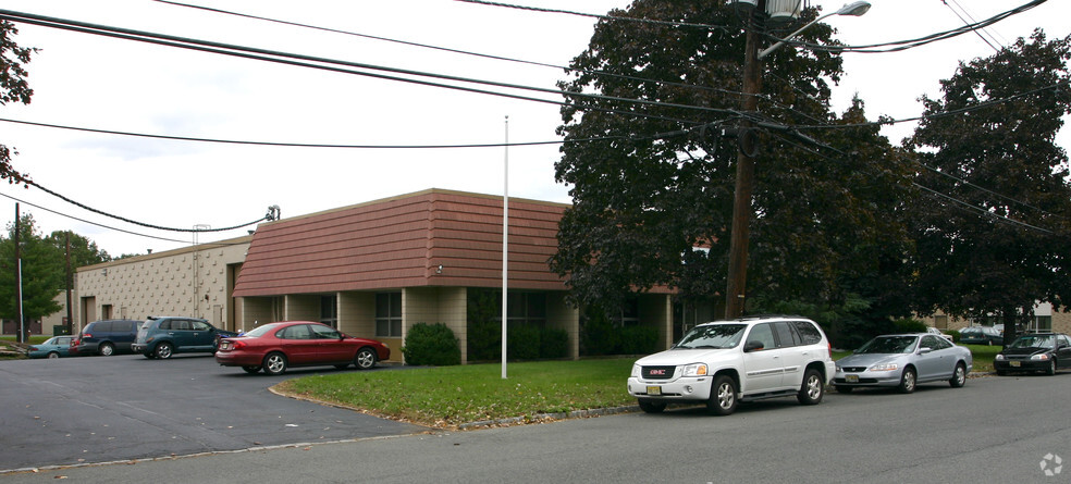 Primary Photo Of 5 Just Rd, Fairfield Warehouse For Lease