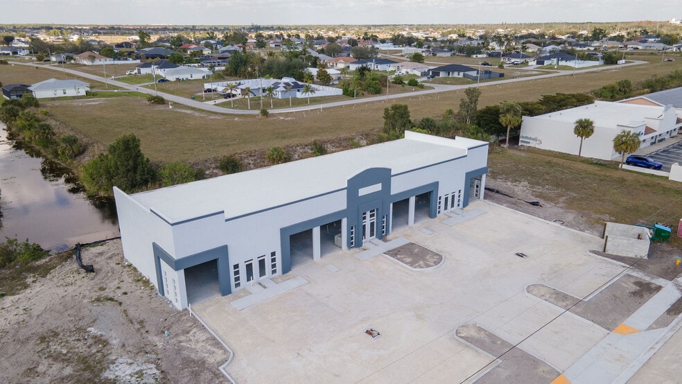 More Photos Of 1913 NE 10th Ter, Cape Coral Flex For Lease