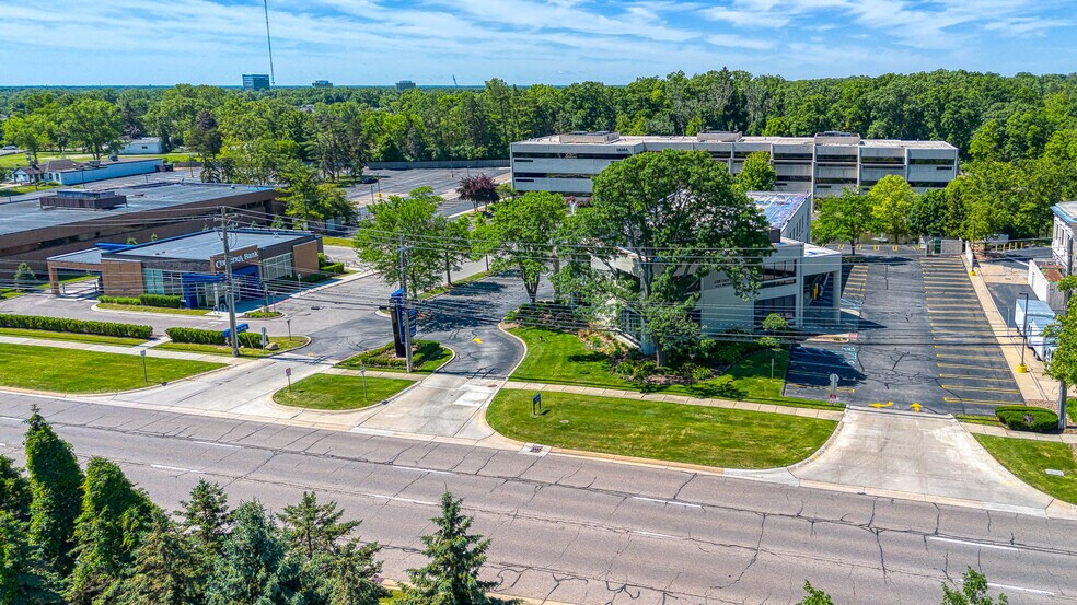 More Photos Of 29355 Northwestern Hwy, Southfield Unknown For Lease