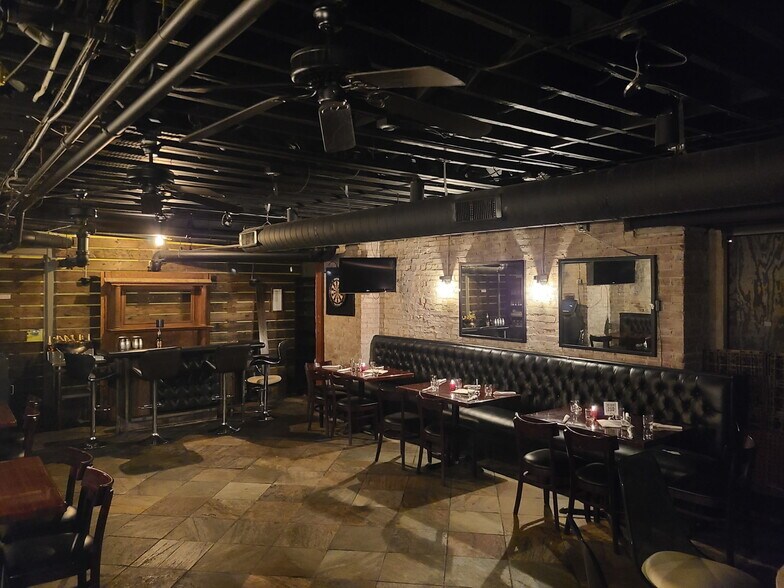 More Photos Of 95 S Main St, Memphis Storefront Retail Office For Sale