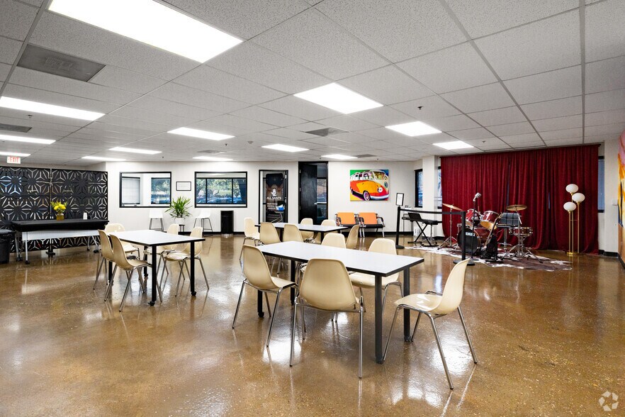 More Photos Of 200 Chisholm Pl, Plano Office For Lease