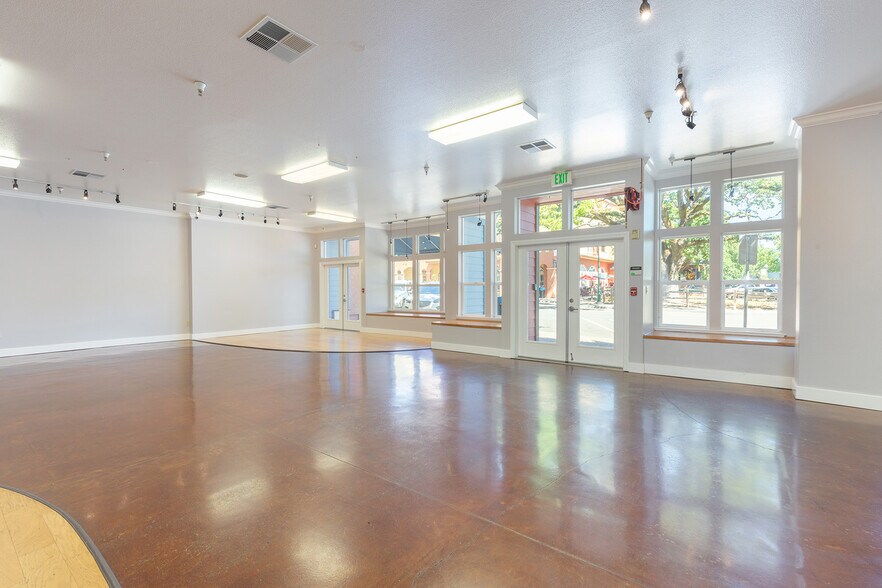 More Photos Of 220 Windsor River Rd, Windsor Apartments For Sale