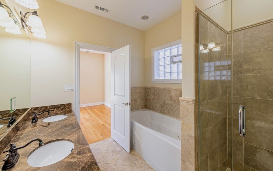 More Photos Of 6229 N Richmond St, Chicago Apartments For Sale