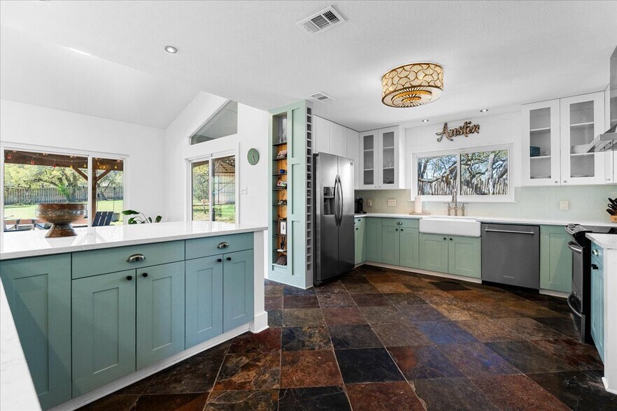 More Photos Of 14519 Fitzhugh Rd, Austin Specialty For Sale