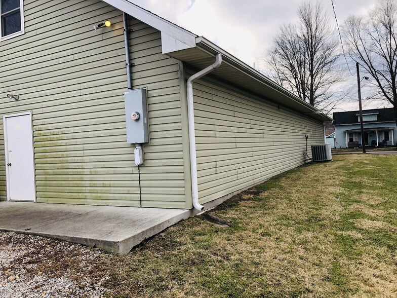 More Photos Of 120-122 W Broadway St, New Lexington Office For Lease