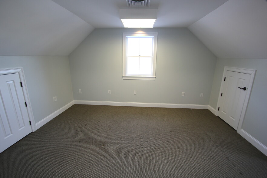 More Photos Of 162 Park St, North Reading Storefront Retail Residential For Lease