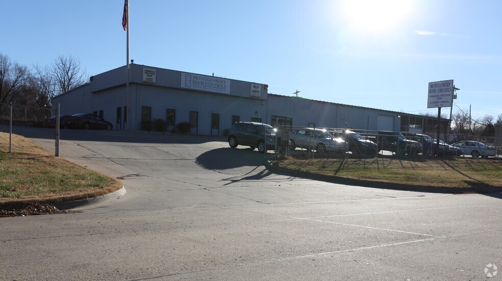 More Photos Of 2300 SE Lakewood Blvd, Topeka Warehouse For Sale