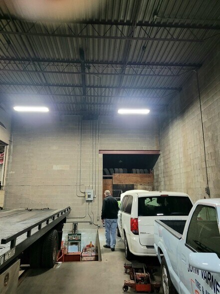 More Photos Of 2400 Brownsville Rd, Pittsburgh Auto Repair For Sale