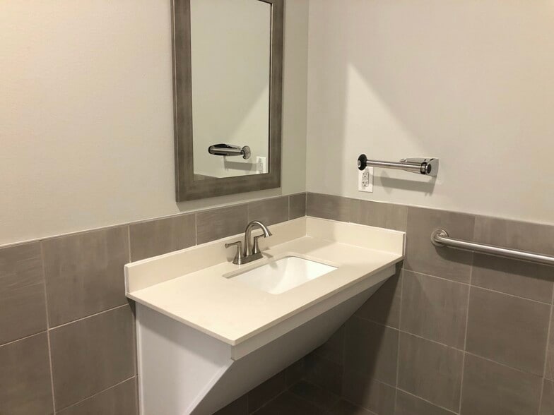 More Photos Of 1312 W Exchange Pky, Allen Medical For Lease