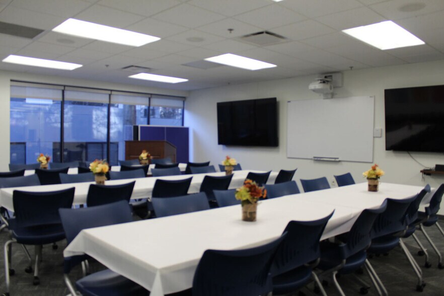 More Photos Of 3500 E Coliseum Blvd, Fort Wayne Office For Lease