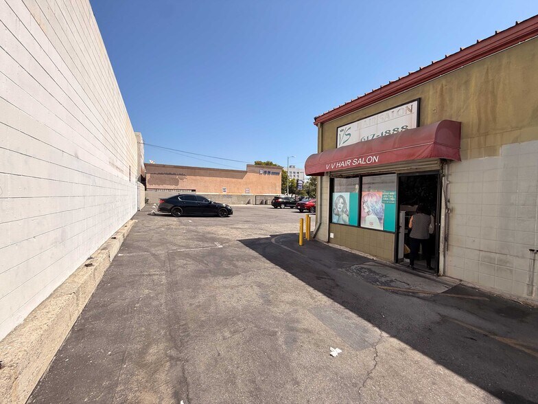 More Photos Of 715 New High St, Los Angeles General Retail For Sale