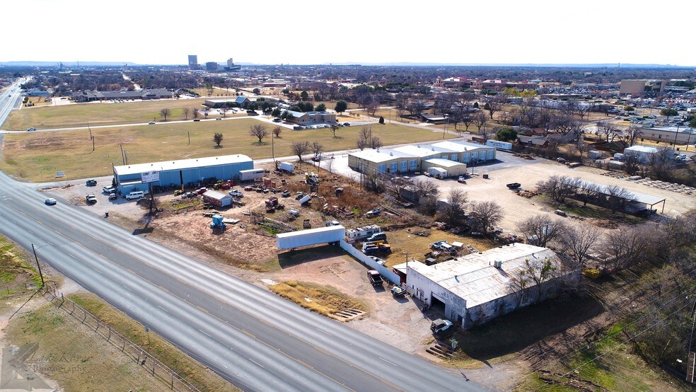 More Photos Of 1902 N Treadaway Blvd, Abilene Showroom For Sale