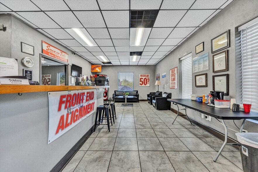 More Photos Of 1474 Peters Creek Rd NW, Roanoke Auto Repair For Sale
