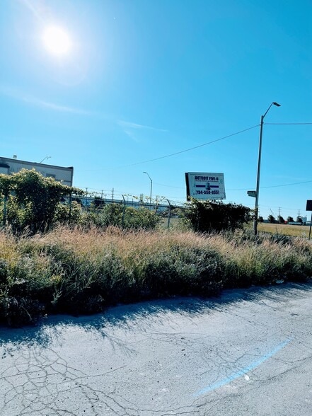 More Photos Of 4438-4466 W Fort St, Detroit Bar For Sale