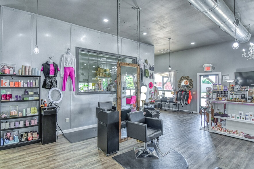 More Photos Of 91 Monroe Ave NE, Piedmont Freestanding For Sale
