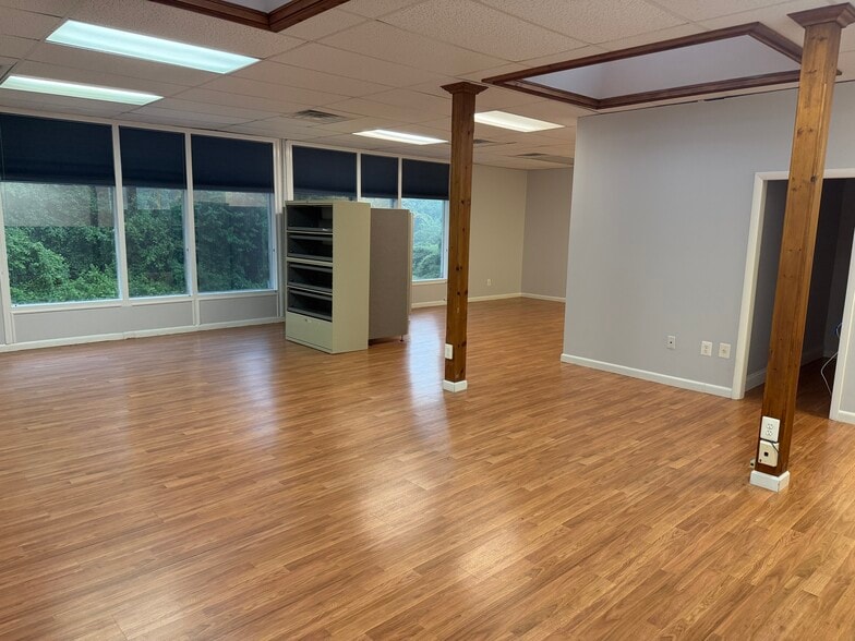 More Photos Of 2981 Solomons Island Rd, Edgewater Office For Sale