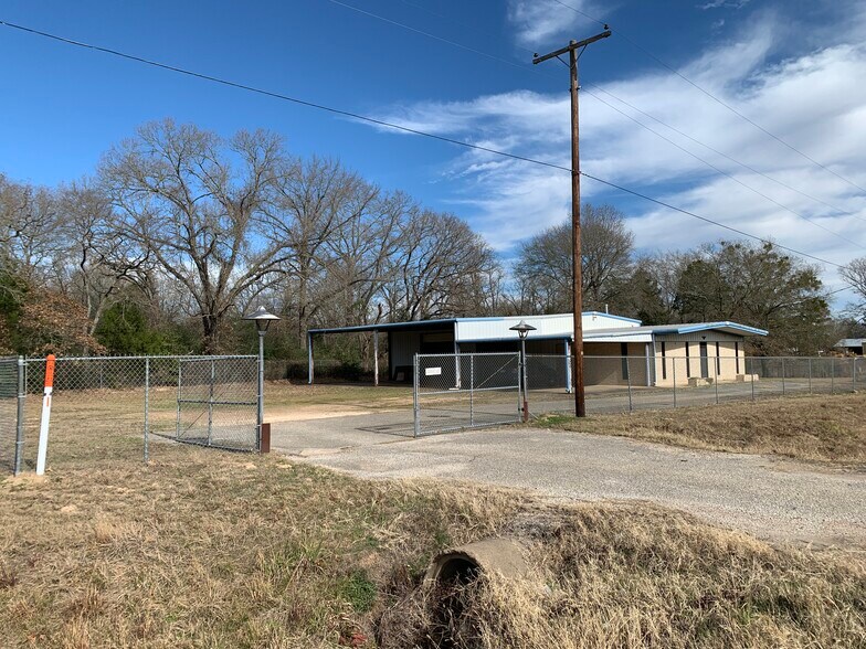 More Photos Of 6887 State Highway 31 E, Murchison Warehouse For Sale