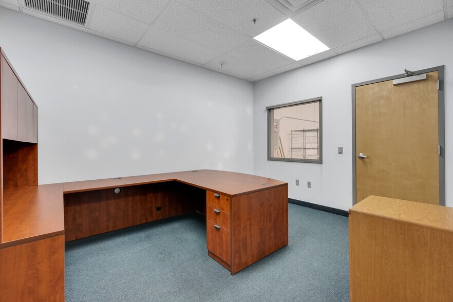 More Photos Of 4200 Pioneer Ave, Las Vegas Warehouse For Sale