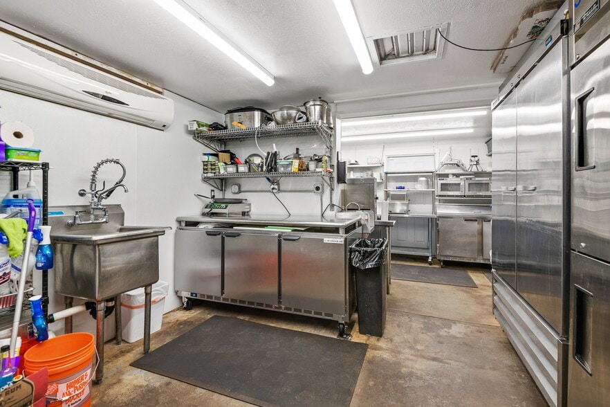 More Photos Of 1200 N Jefferson Dr, Oracle Bar For Sale