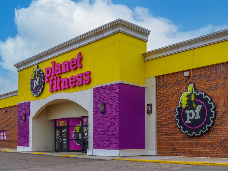 More Photos Of 2700 State St, Bismarck Unknown For Lease