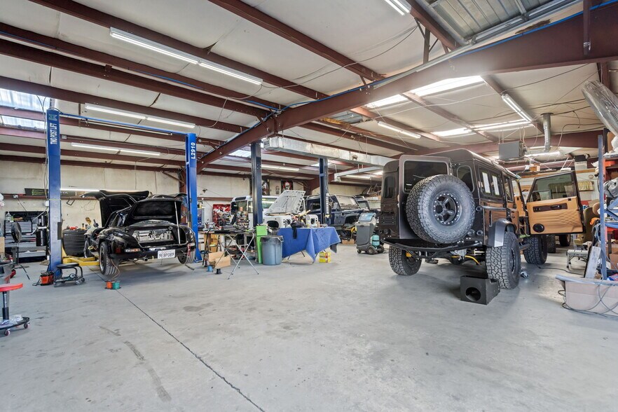 More Photos Of 4704 N College Rd, Castle Hayne Warehouse For Lease