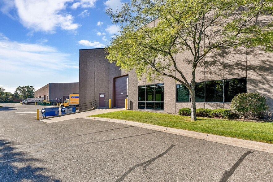 More Photos Of 5500-5534 Lakeland Ave, Crystal Warehouse For Lease