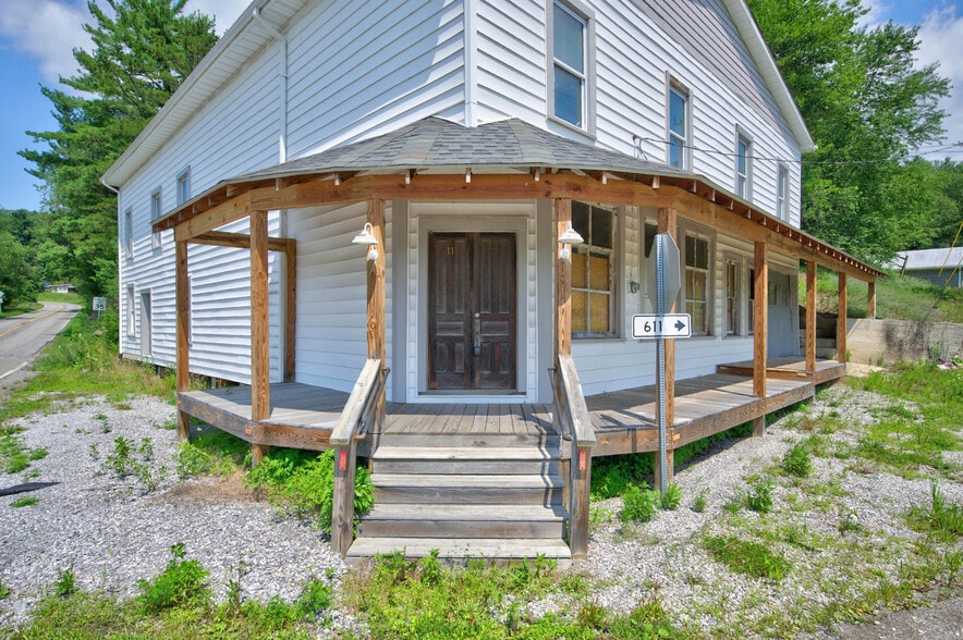 More Photos Of 11 Mount Zion Rd, Elk Creek Freestanding For Sale