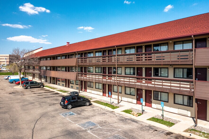 More Photos Of 2600 N Annapolis Ln, Plymouth Hotel For Sale