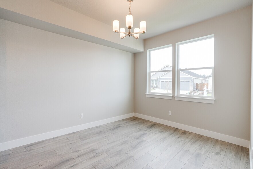 More Photos Of 2924 NW 16th St, Battle Ground Apartments For Sale