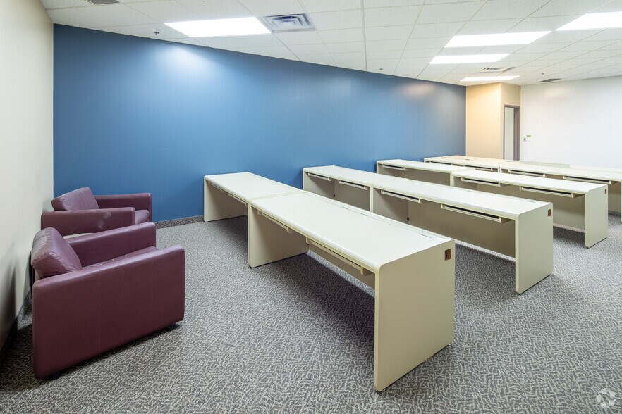 More Photos Of 445 Wes Graham Way, Waterloo Office For Lease