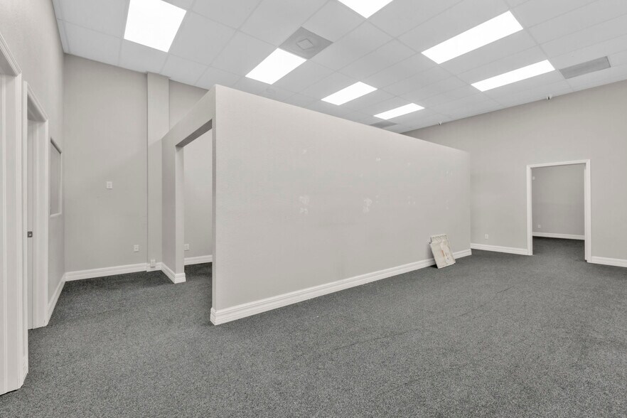 More Photos Of 4694 Tamiami Trl, Port Charlotte Freestanding For Lease