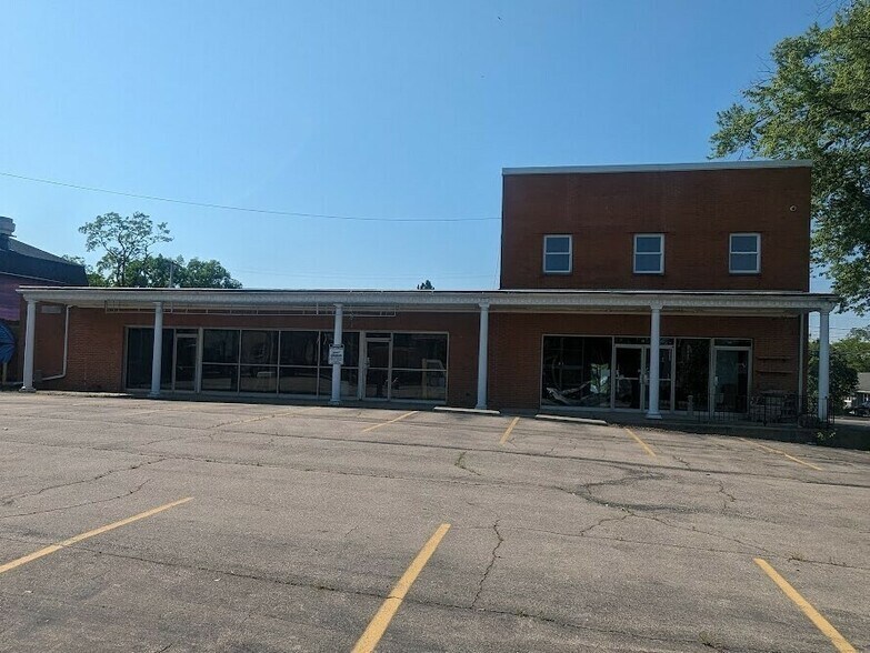 More Photos Of 34-36 W Franklin St, Centerville Storefront Retail Office For Lease